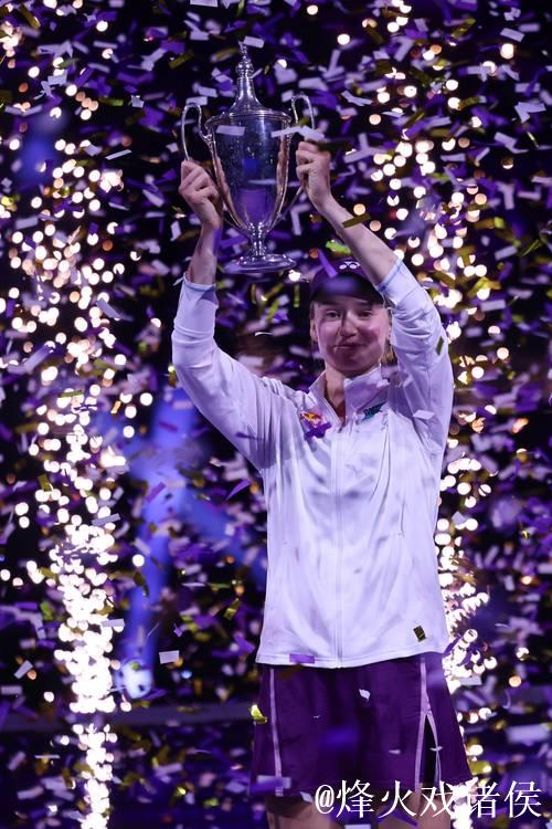 WTA年终总决赛：莱巴金娜连胜两场 提前锁定半决赛席位