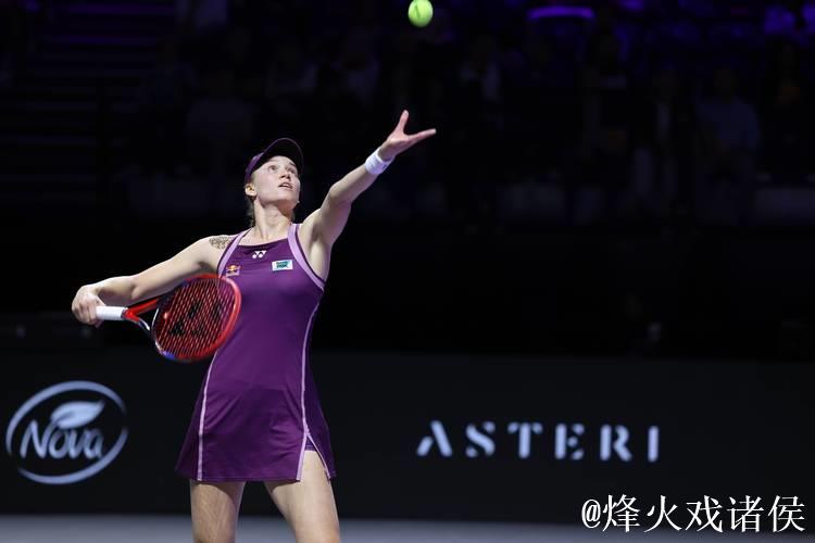 WTA年终总决赛：莱巴金娜连胜两场 提前锁定半决赛席位